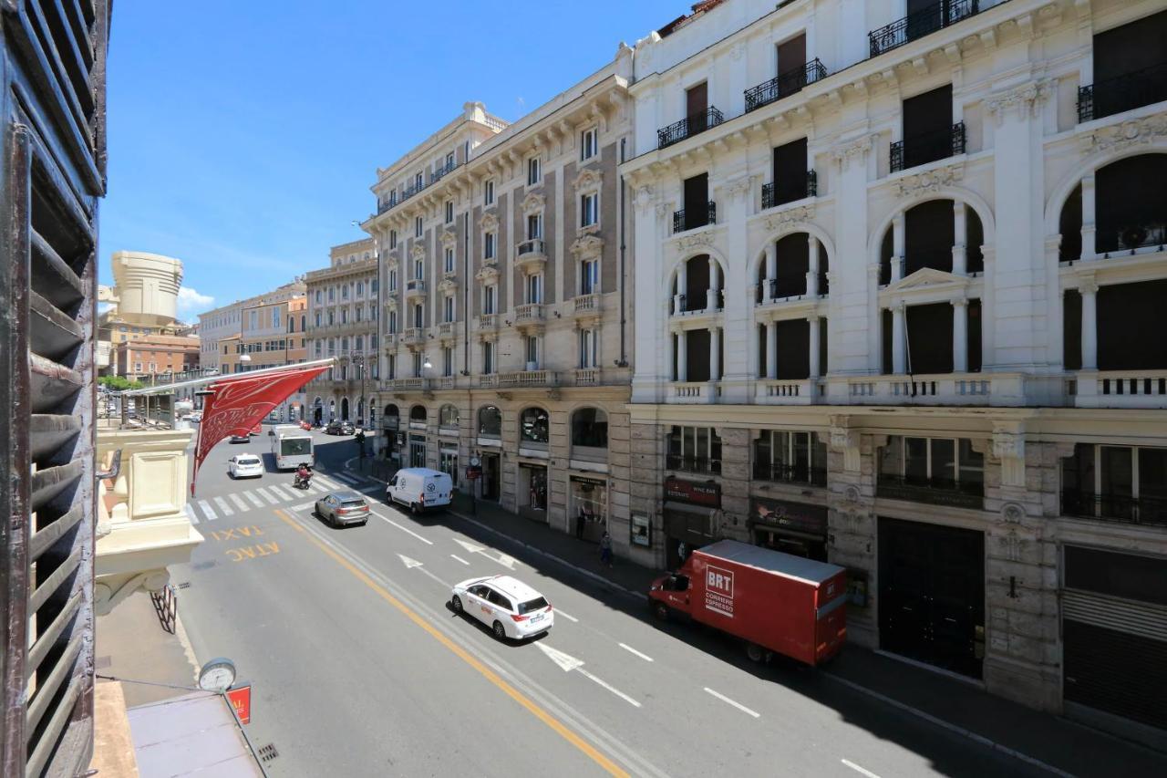 Elegant Apartment Nearby Trevi Fountain Roma Exterior foto