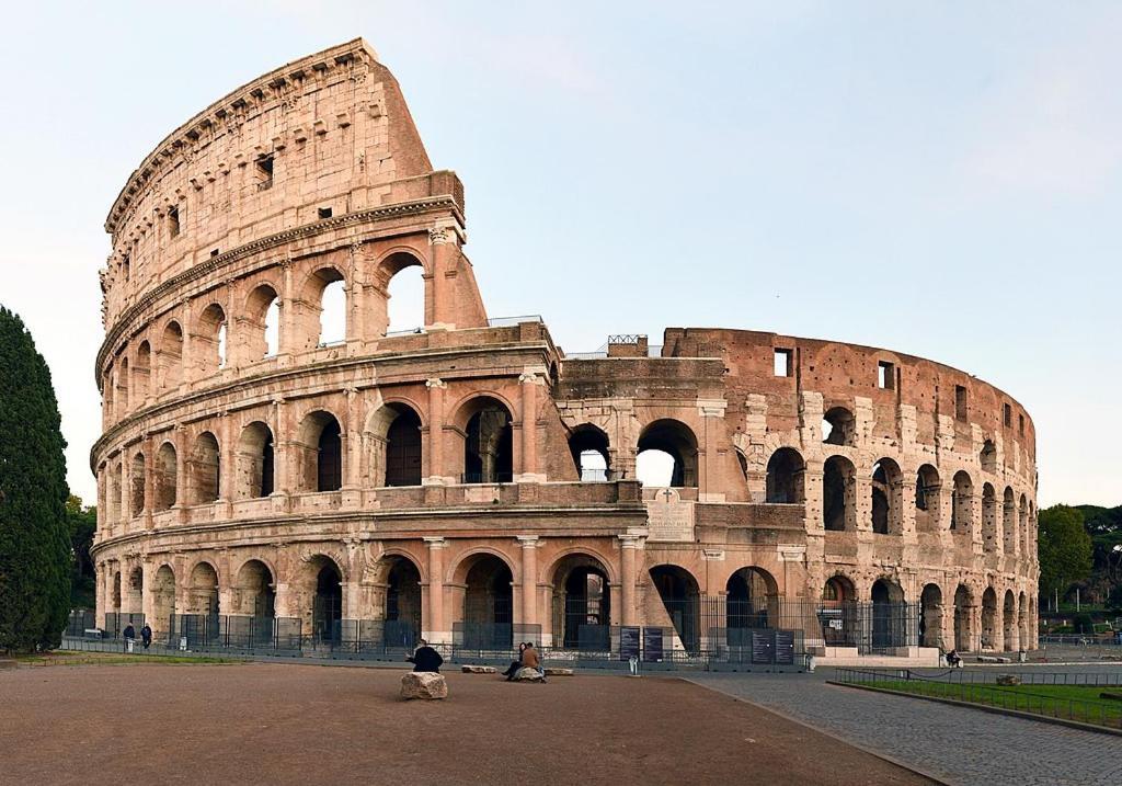 Elegant Apartment Nearby Trevi Fountain Roma Exterior foto